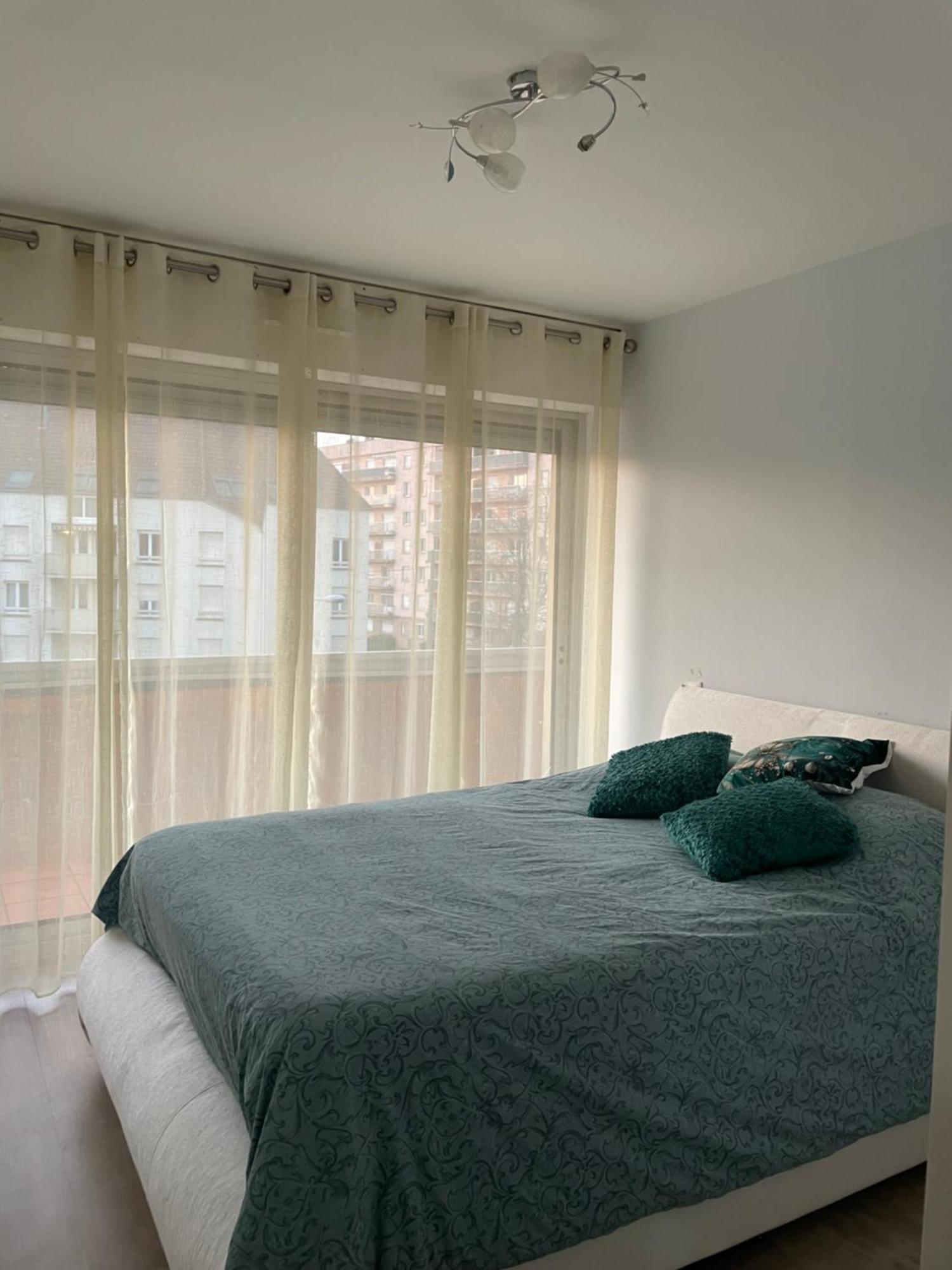 Bel Appartement Lumineux De 100M2 6 Places 3 Chambres Au 3E Etage Avec Ascenseur -A 5Mn A Pied Du Parc Des Expositions Congres De Dijon Et Eng Et 10Mn Du Centre Ville Place Parking Devant L'Immeuble Extérieur photo