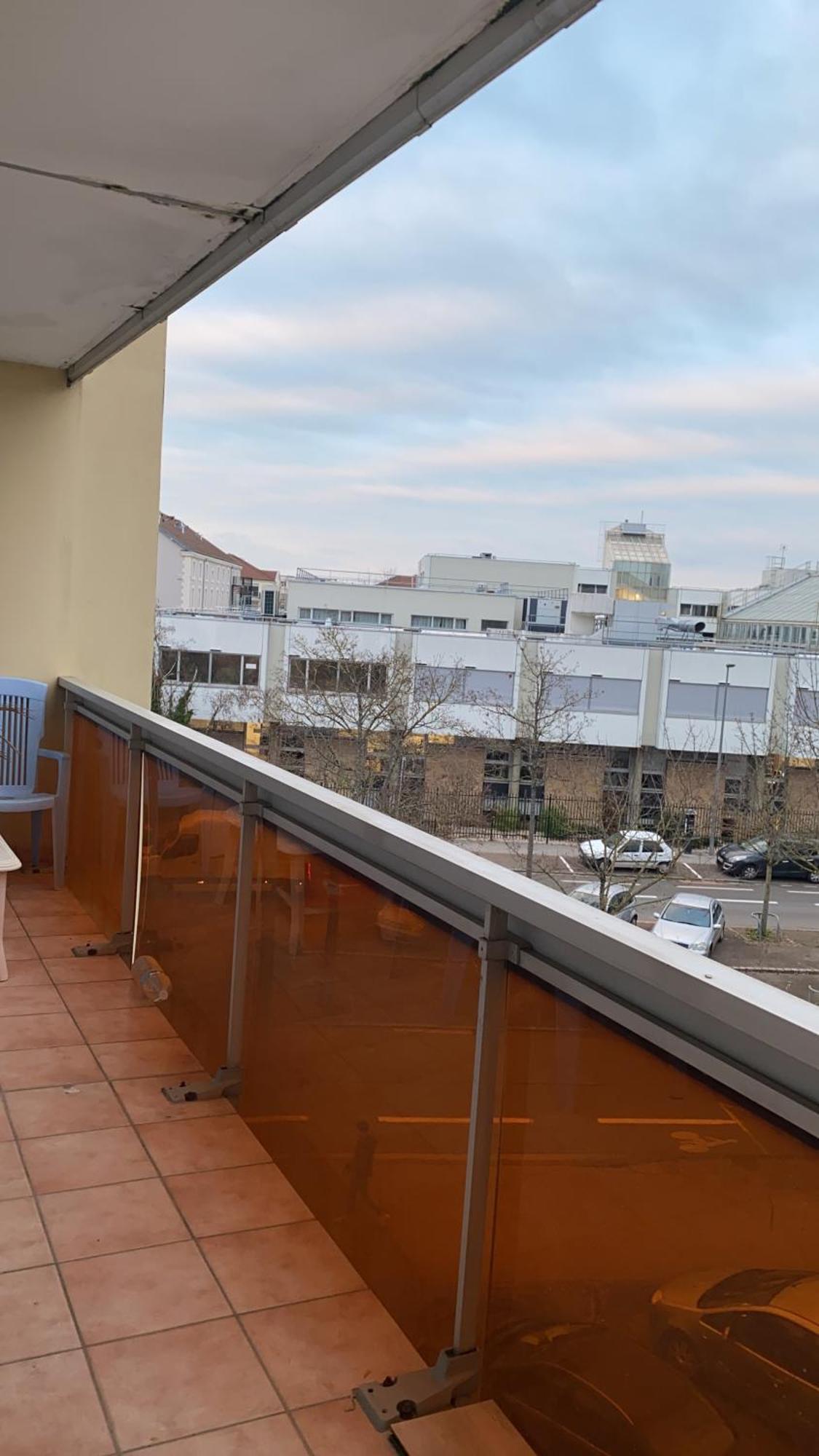 Bel Appartement Lumineux De 100M2 6 Places 3 Chambres Au 3E Etage Avec Ascenseur -A 5Mn A Pied Du Parc Des Expositions Congres De Dijon Et Eng Et 10Mn Du Centre Ville Place Parking Devant L'Immeuble Extérieur photo
